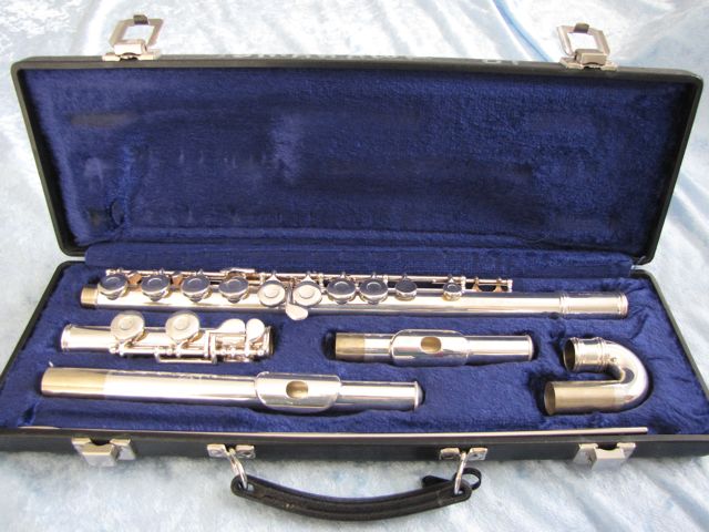 Gemeinhardt 2SP Flute with straight and curved head joints